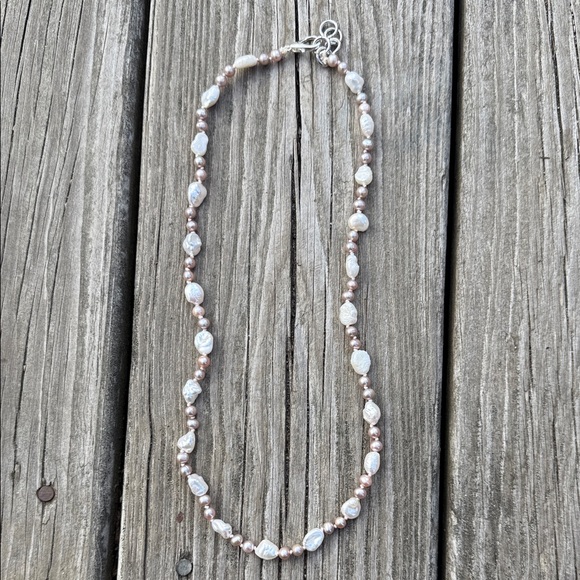 Elegant Pearl Necklace - Picture 5 of 8